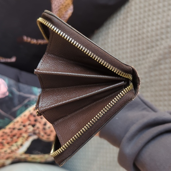 ⚡ FLASH SALE - Louis Vuitton Damier Ebene Zippy Wallet - Picture 13 of 17